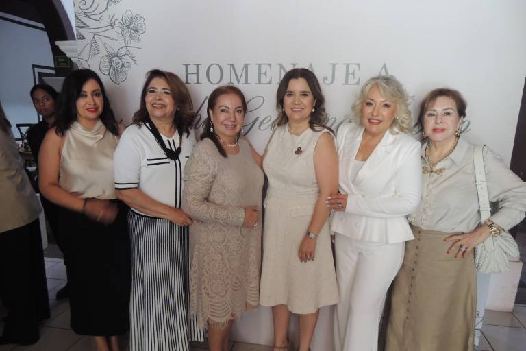 Rinde AMMJE homenaje a la empresaria y socia fundadora Martha Georgina Orozco