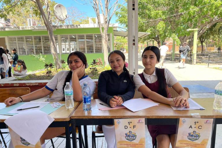 Estudiantes de Secundaria Federal 3 realizan segunda colecta de tapas en apoyo a niños con cáncer