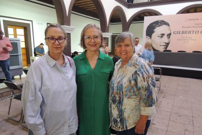 Reconocen el trabajo literario de Zaría Abreu, en poesía y a Verónica Murguía, en cuento