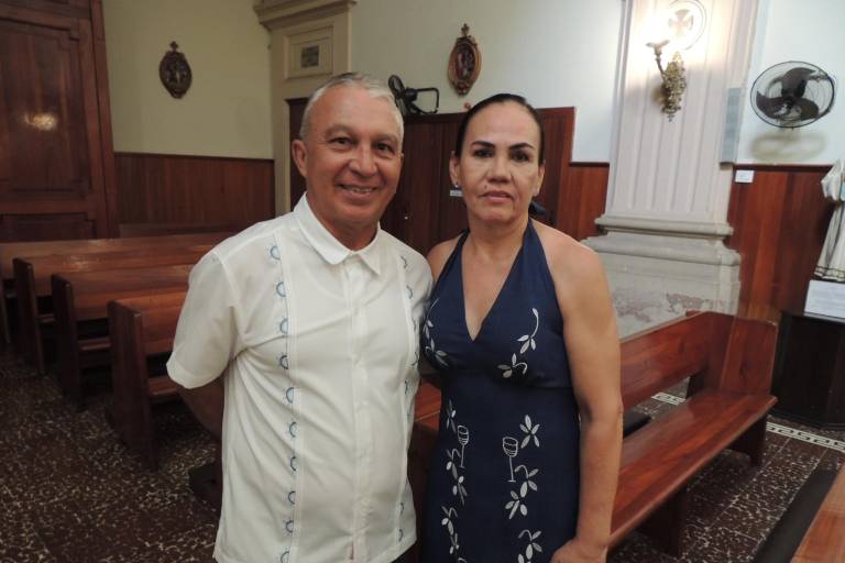 Con una misa, agradece Manuel Clouthier, festejar sus 65 años