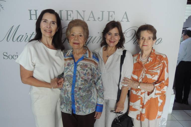 Rinde AMMJE homenaje a la empresaria y socia fundadora Martha Georgina Orozco