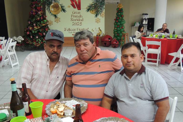 Disfrutan colaboradores de Noroeste su tradicional posada navideña