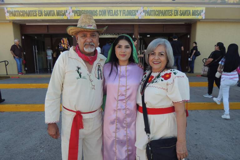 Cantan sinaloenses ‘Las Mañanitas’ a la Virgen de Guadalupe en su día