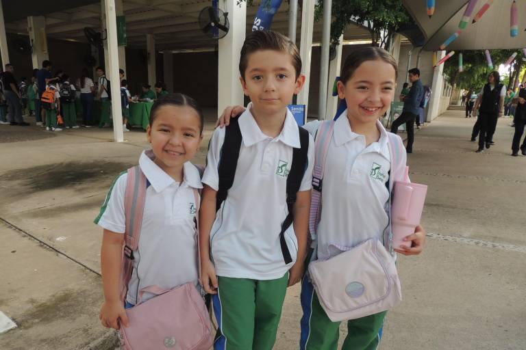 Disfrutan alumnos del Instituto Senda un feliz regreso a clases
