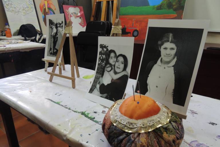 Brindan las bordadoras de corazón un homenaje a la maternidad