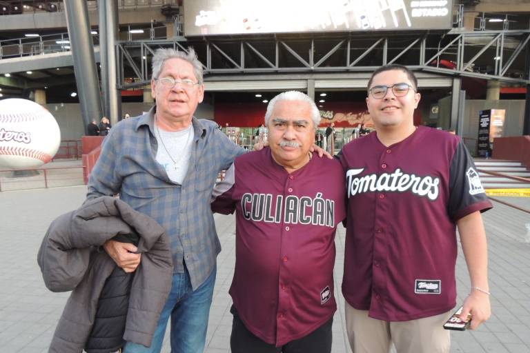 Brindan sinaloenses su apoyo a Tomateros en la serie final contra Charros de Jalisco