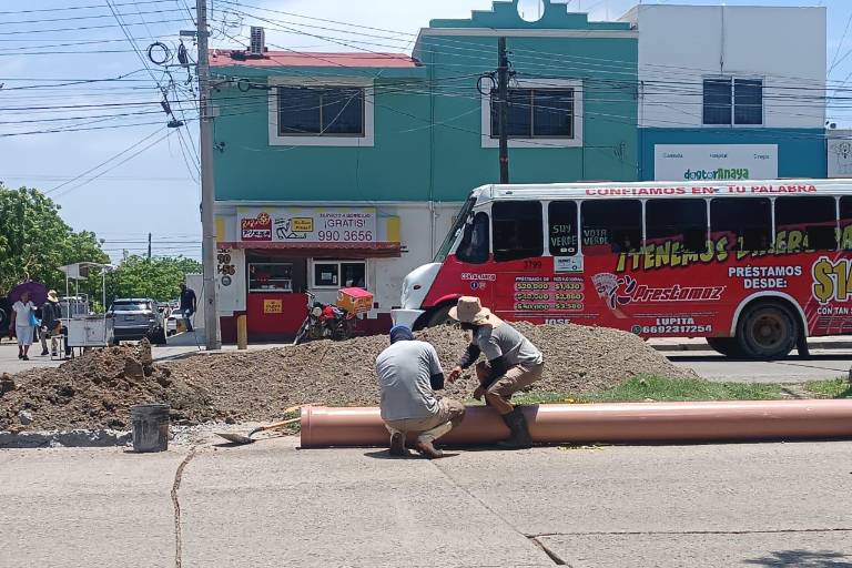 Realiza Jumapam trabajos de reparación a la red de alcantarillado en el cruce de avenidas Santa Rosa y Jabalíes