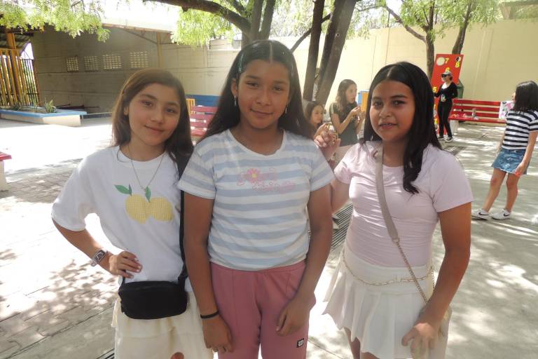 Con juegos mecánicos, trampolín y música celebran su Día del Niño