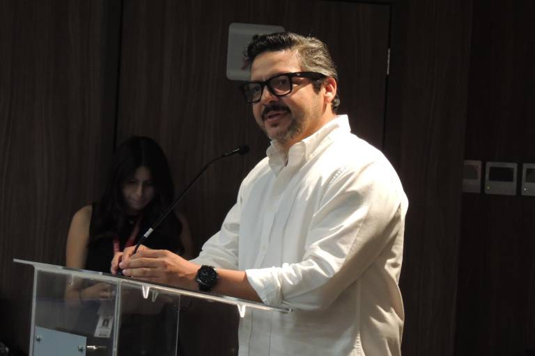 Comparten periodistas su experiencia en el panel ‘De la Tinta al Pixel’