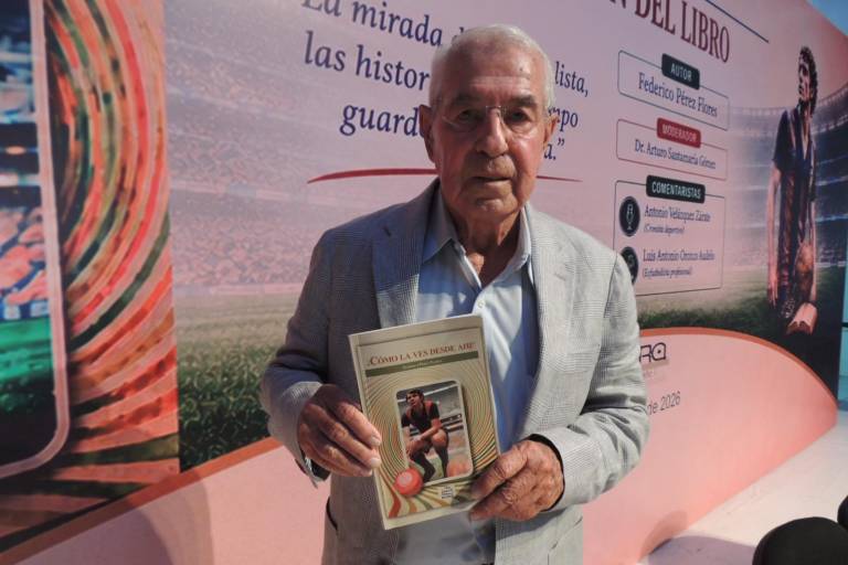 Acompañan a Federico Pérez en la presentación de su libro