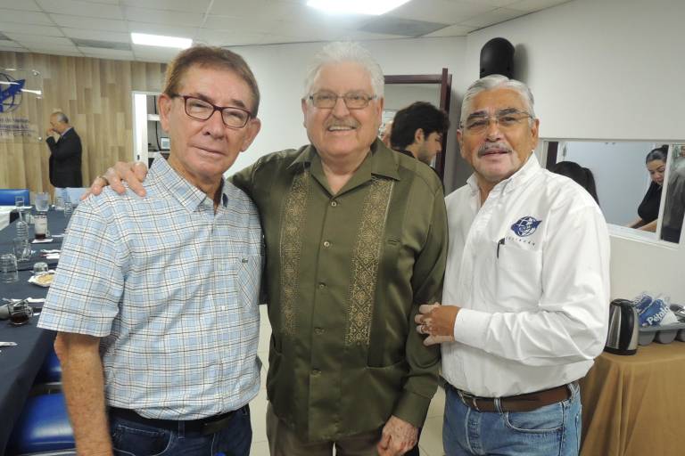 Comparte Paúl Chávez con empresarios, estrategias para reinventar su negocio