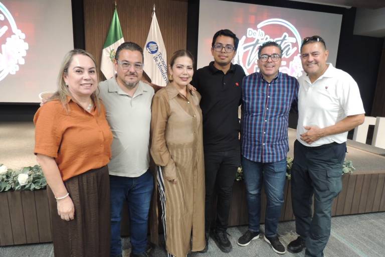 Comparten periodistas su experiencia en el panel ‘De la Tinta al Pixel’