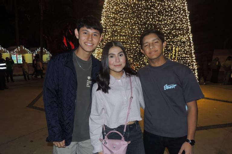 Disfrutan con danza de un recorrido por las tradiciones decembrinas de México