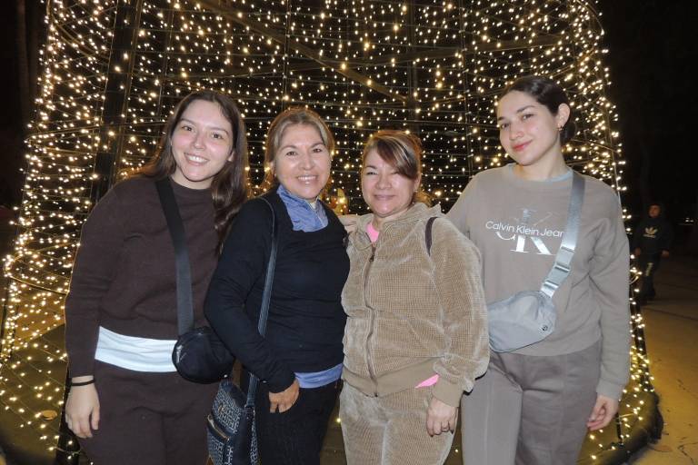 Disfrutan con danza de un recorrido por las tradiciones decembrinas de México