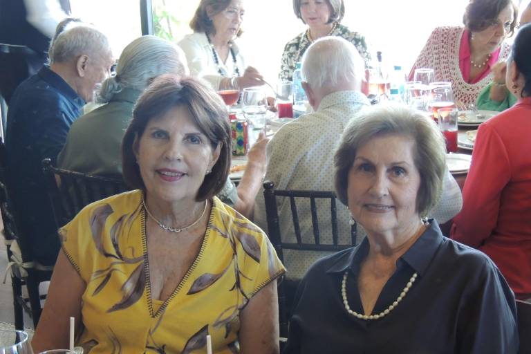 Relizan despedida especial en honor al Padre Juan Ruiz