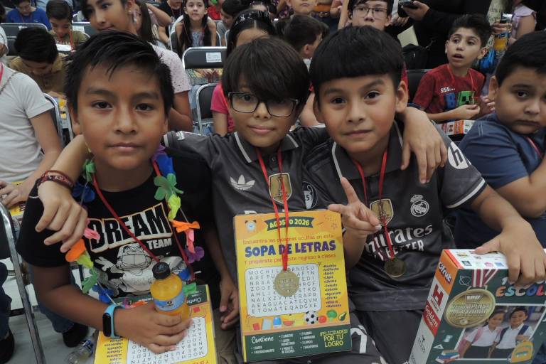 Recompensa Casa Ley a los niños y niñas más sobresalientes
