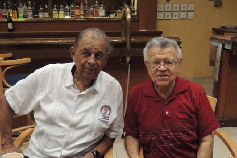 Ex alumnos de la Prevocacional se reúnen para fortalecer lazos de amistad