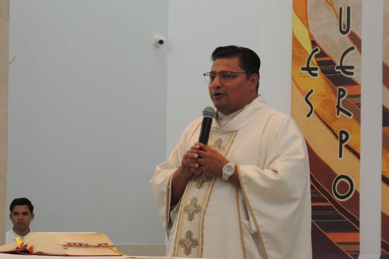 Celebran alumnos del Senda su primera comunión