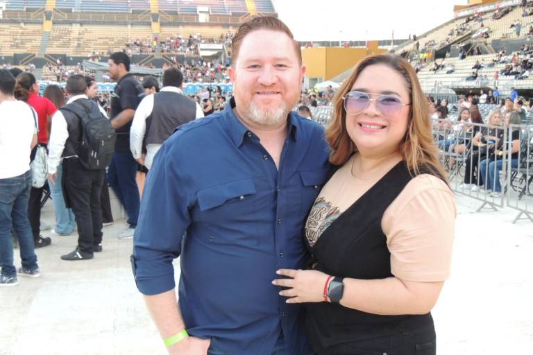 Bailan y cantan al ritmo de la Banda MS