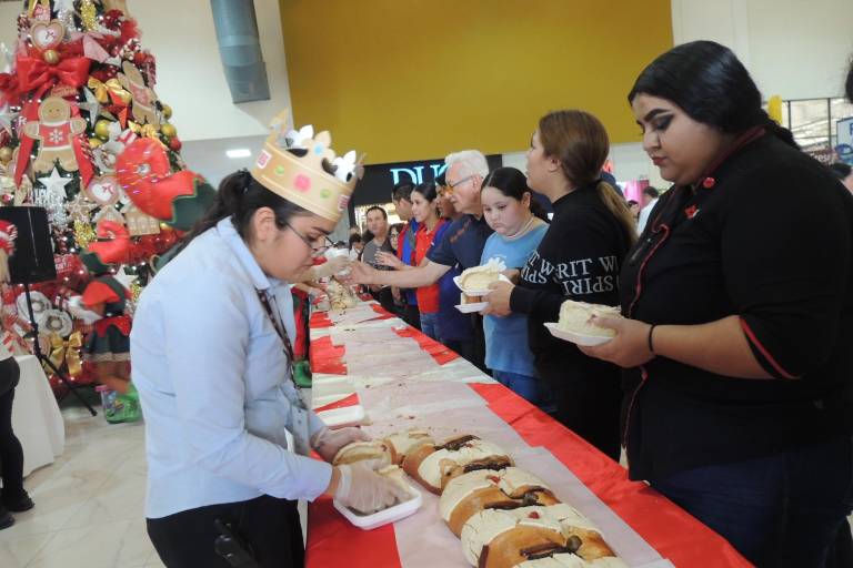 Comparte Casa Ley su tradicional Rosca de Reyes