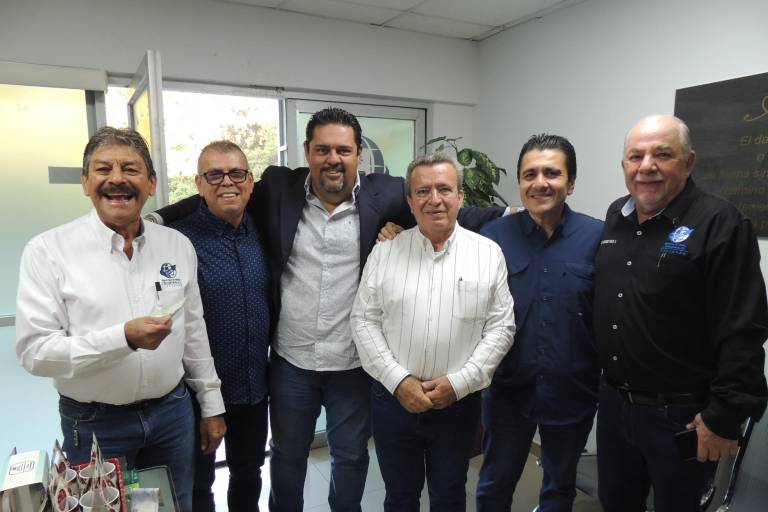 Realiza Ejecutivos de Ventas y Mercadotecnia su última sesión del año, con motivante charla con Gnozin Navarro