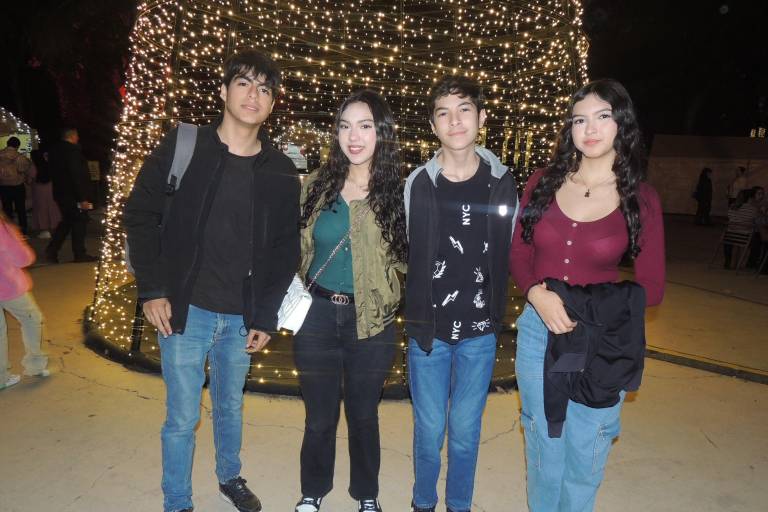 Disfrutan con danza de un recorrido por las tradiciones decembrinas de México