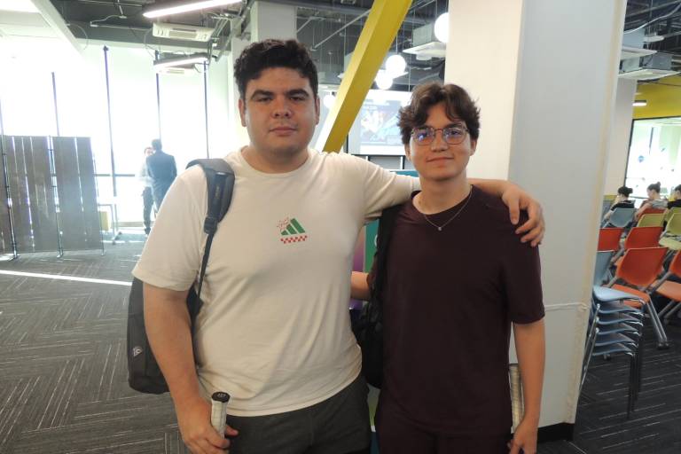 Conocen alumnos la realidad actual de los mercados financieros