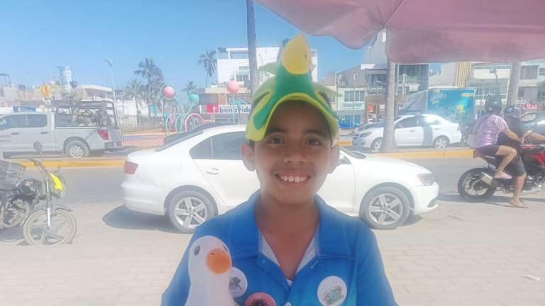 Dylan Holbein Crespo expuso proyectos enfocados en la protección de aves y el cuidado ambiental.