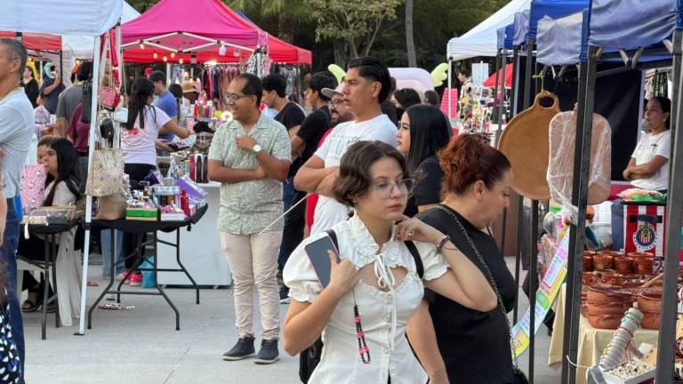 El Parque Central reunió a decenas de asistentes durante la segunda edición del Festival de la Visibilidad Trans en Mazatlán.