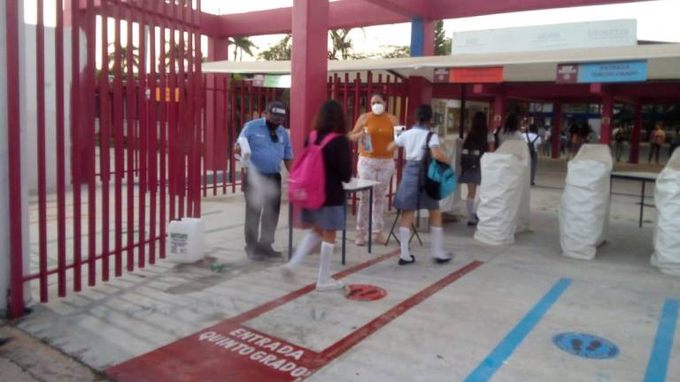 Con los protocolos sanitarios contra el Covid-19, el CBTIS 51 regresa a clases presenciales en Mazatlán