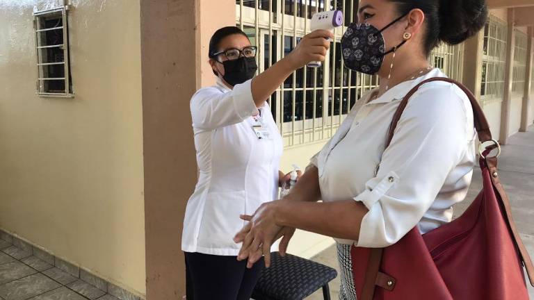 Los filtros sanitarios se instalaron al ingresar a las aulas.