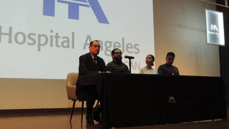 Directivos y médicos de Hospital Ángeles Culiacán comparten la noticia de esta cirugía exitosa.