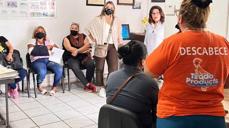 Mujeres de la industria pesquera en Mazatlán piden se restituya el Empleo Temporal durante la veda