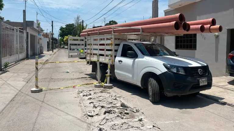 Reparación de los tramos colapsados en la red de drenaje en Los Mochis.