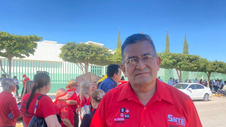 ‘Somos Más que 53’ acude a agradecer al Presidente apoyo al magisterio de Sinaloa