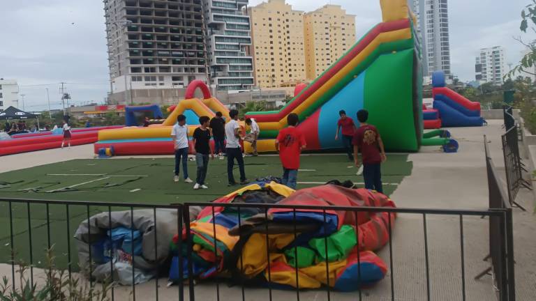 Alrededor de 250 estudiantes de secundaria disfrutaron este martes del evento “Mazatlán Fest”.