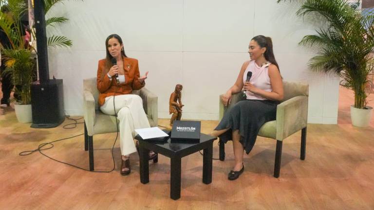 Mireya Sosa Osuna estuvo acompañada durante el anuncio por la editora digital de MexBest, Natalia Chávez-