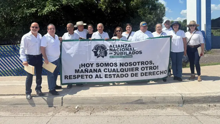 Jubilados de CFE solicitaron una audiencia con la Presidenta para plantear cambios al artículo 127 constitucional, al señalar afectaciones a sus pensiones y derechos.