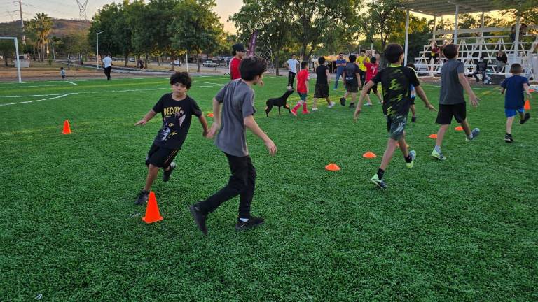 La cancha sintética del bulevar Agricultores fue la sede de la Escuelita Municipal de Futbol.