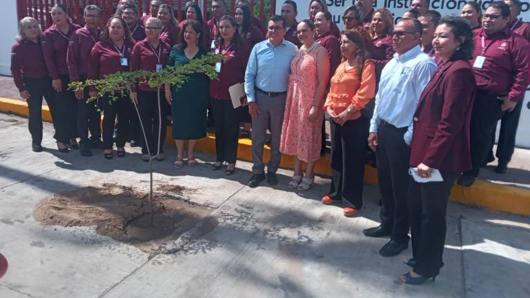 Homenaje de los 60 años de Cecati en las instalaciones de Mazatlán.