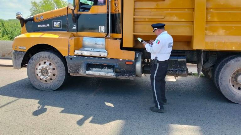 Operativos por polarizado fuera de norma han generado 742 actas por polarizados fuera de norma en Culiacán.