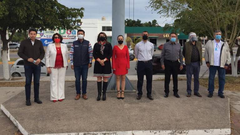 Priistas conmemoran el 92 aniversario de su partido, en Guasave.