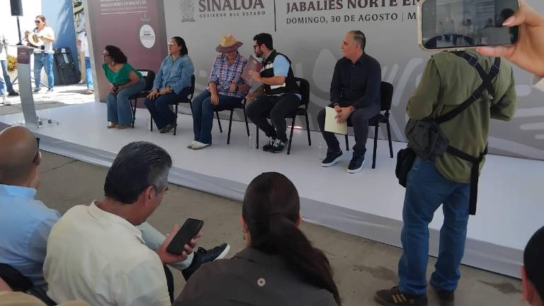 Autoridades durante el arranque de la rehabilitación del Colector Jabalíes Norte.