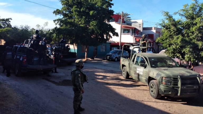 Fuerzas militares y del estado realizan un operativo en la colonia Lázaro Cárdenas, en Culiacán