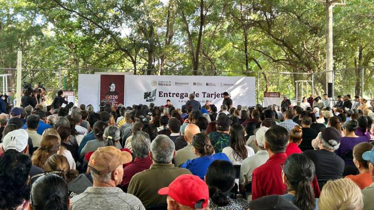 Entrega de las tarjetas de Pensiones del Bienestar en Culiacán.