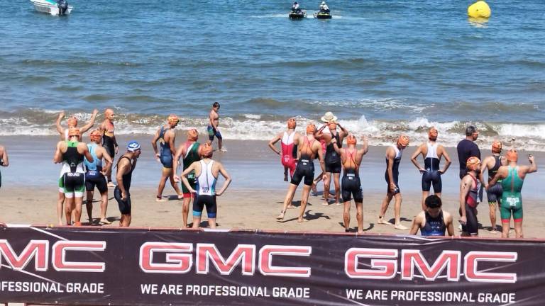 Playa Norte albergó un multitudinario Triatlón Internaconal Astri 2024 Redpetroil.