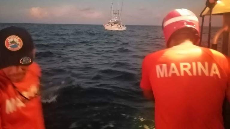 Apoya personal Naval a cinco tripulantes de un yate que quedó a la deriva en la costa de Nayarit