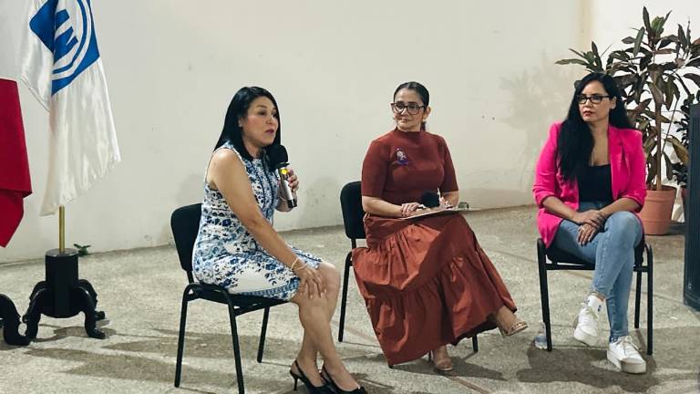 Yoneida Gámez y Vanessa Sánchez participaron en el panel sobre liderazgo humanista y el papel de las mujeres en la agenda pública.