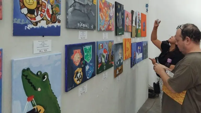 Los padres de familia aplaudieron el talento de sus pequeños artistas.