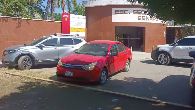 Autoridades escolares está en la espera a que las autoridades puedan acudir y revisar los problemas que tienen.